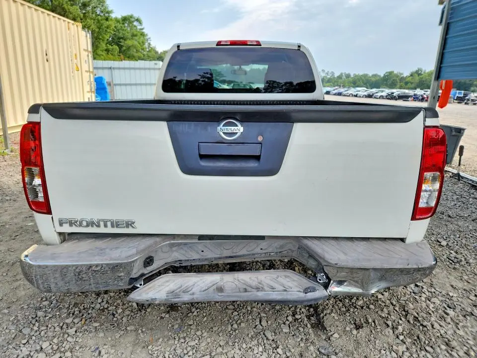2014 NISSAN FRONTIER S  