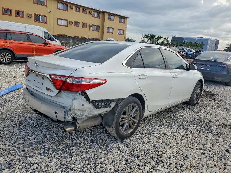 2017 TOYOTA CAMRY SE  