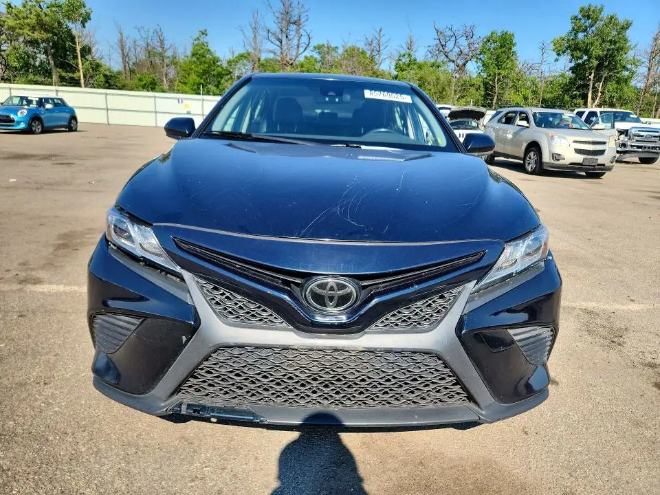 2018 TOYOTA CAMRY SE  