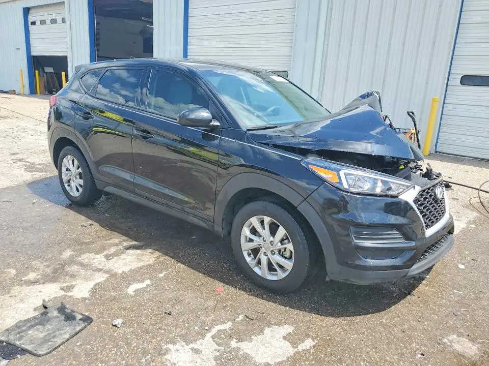 2021 HYUNDAI TUCSON SE  
