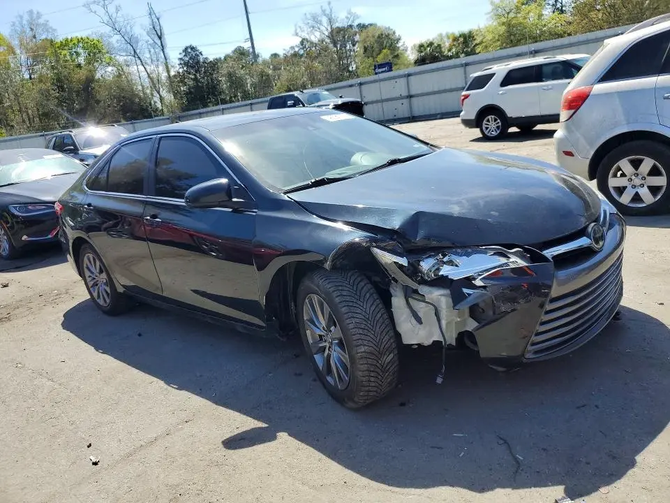 2015 TOYOTA CAMRY XLE  