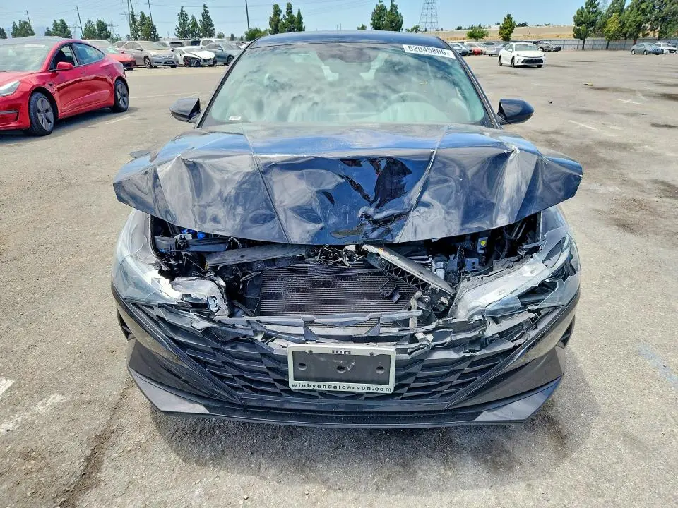 2021 HYUNDAI ELANTRA SE  
