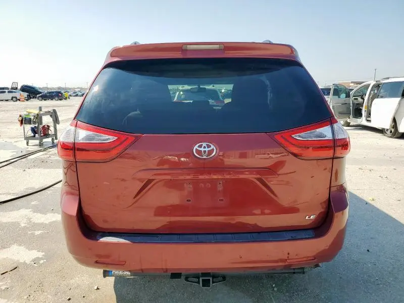 2017 TOYOTA SIENNA LE  