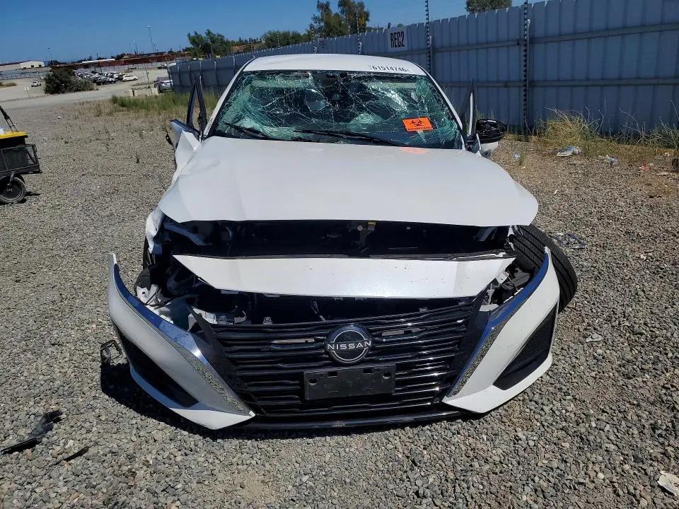2024 NISSAN ALTIMA SV  