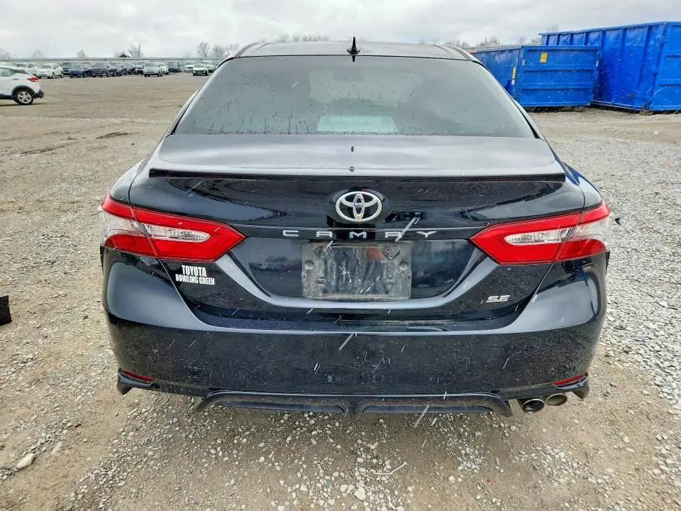 2019 TOYOTA CAMRY SE  