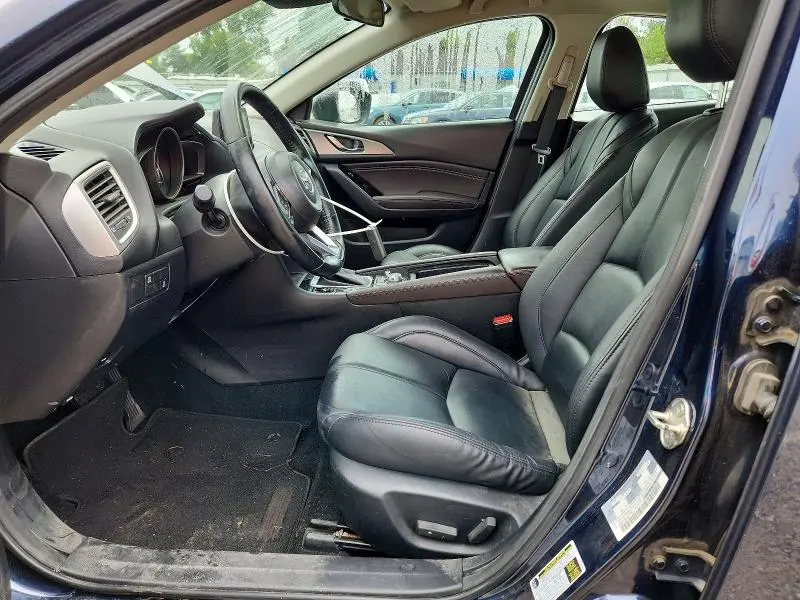2018 MAZDA 3 TOURING  