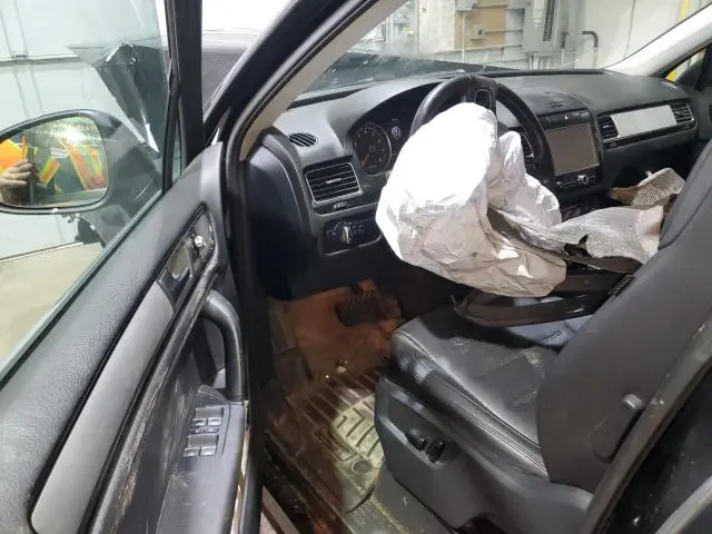 2012 VOLKSWAGEN TOUAREG V6  