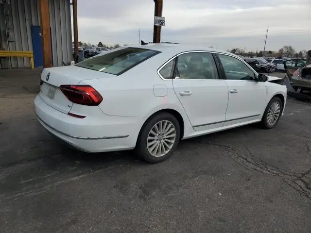 2017 VOLKSWAGEN PASSAT SE  