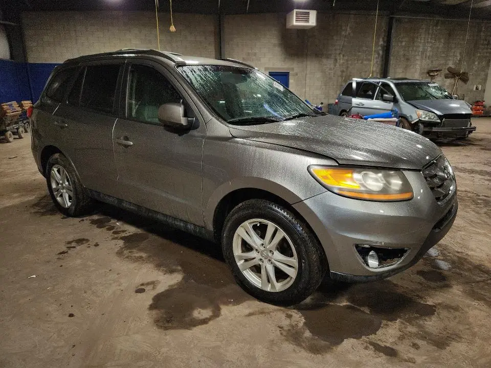 2011 HYUNDAI SANTA FE SE  