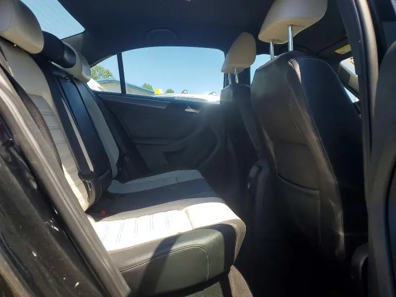 2016 VOLKSWAGEN JETTA SPORT  