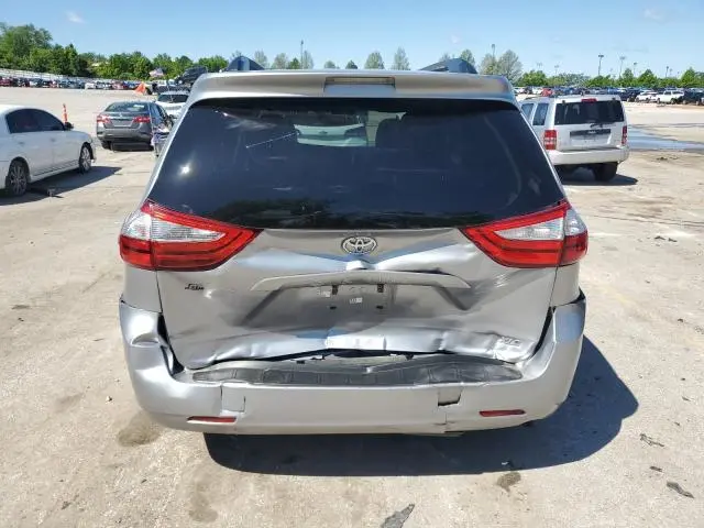 2017 TOYOTA SIENNA XLE  
