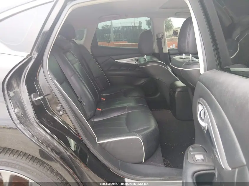 2017 INFINITI Q70 3.7X