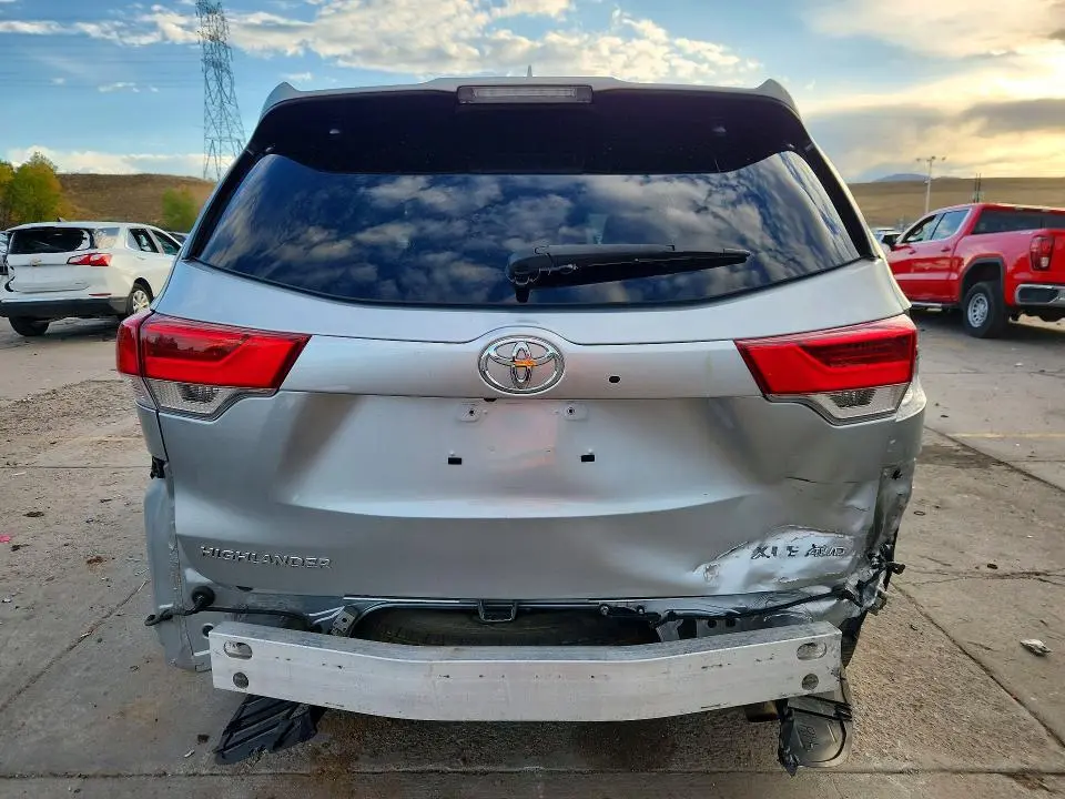 2019 TOYOTA HIGHLANDER XLE  
