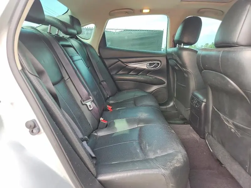 2015 INFINITI Q70 3.7  