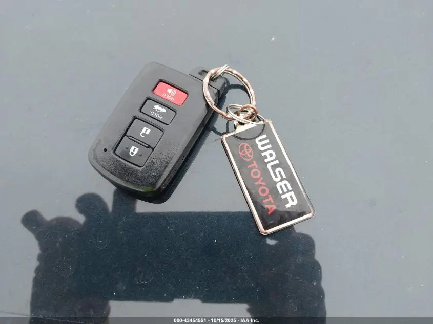 2015 TOYOTA CAMRY XLE