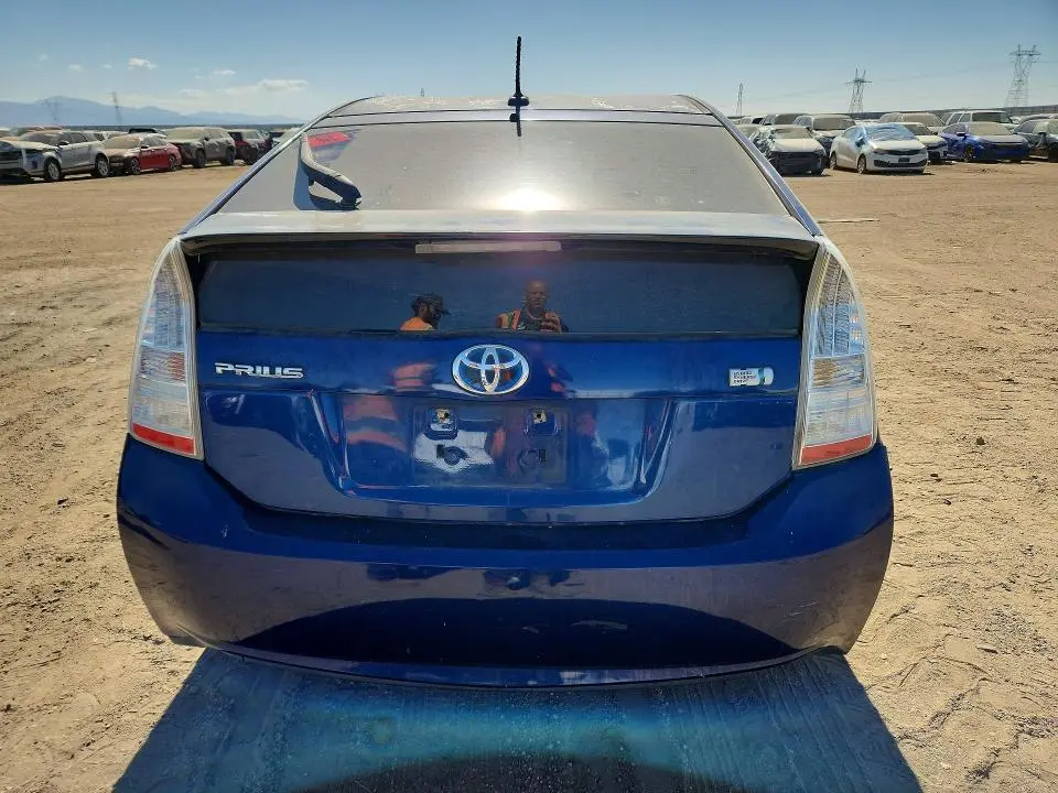 2010 TOYOTA PRIUS III  