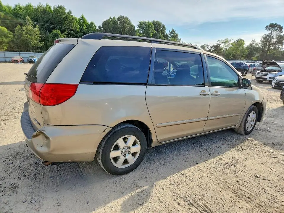 2010 TOYOTA SIENNA LE 8-PASSENGER  