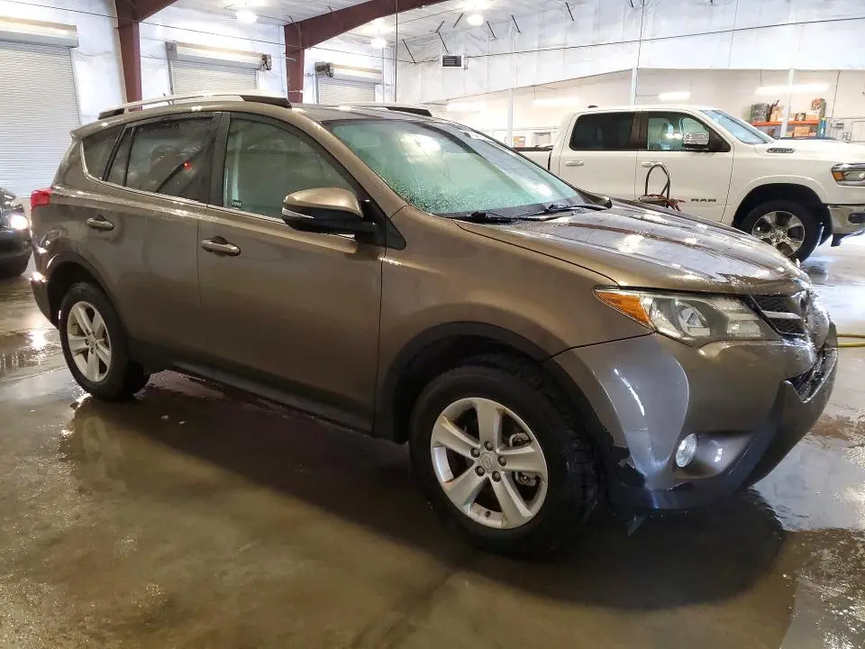 2014 TOYOTA RAV4 XLE  