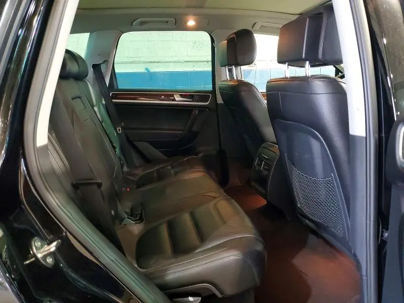 2012 VOLKSWAGEN TOUAREG V6  