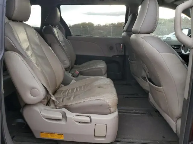 2014 TOYOTA SIENNA XLE  