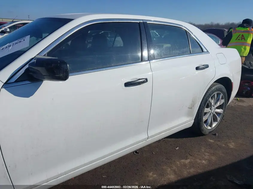 2018 CHRYSLER 300 LIMITED AWD
