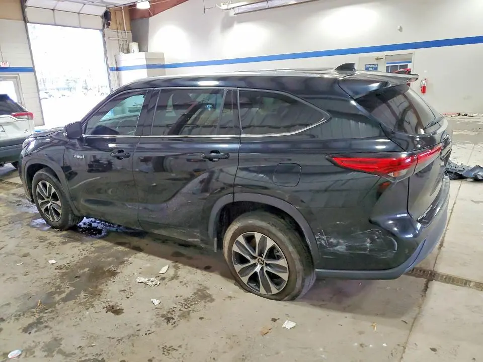 2021 TOYOTA HIGHLANDER HYBRID XLE  