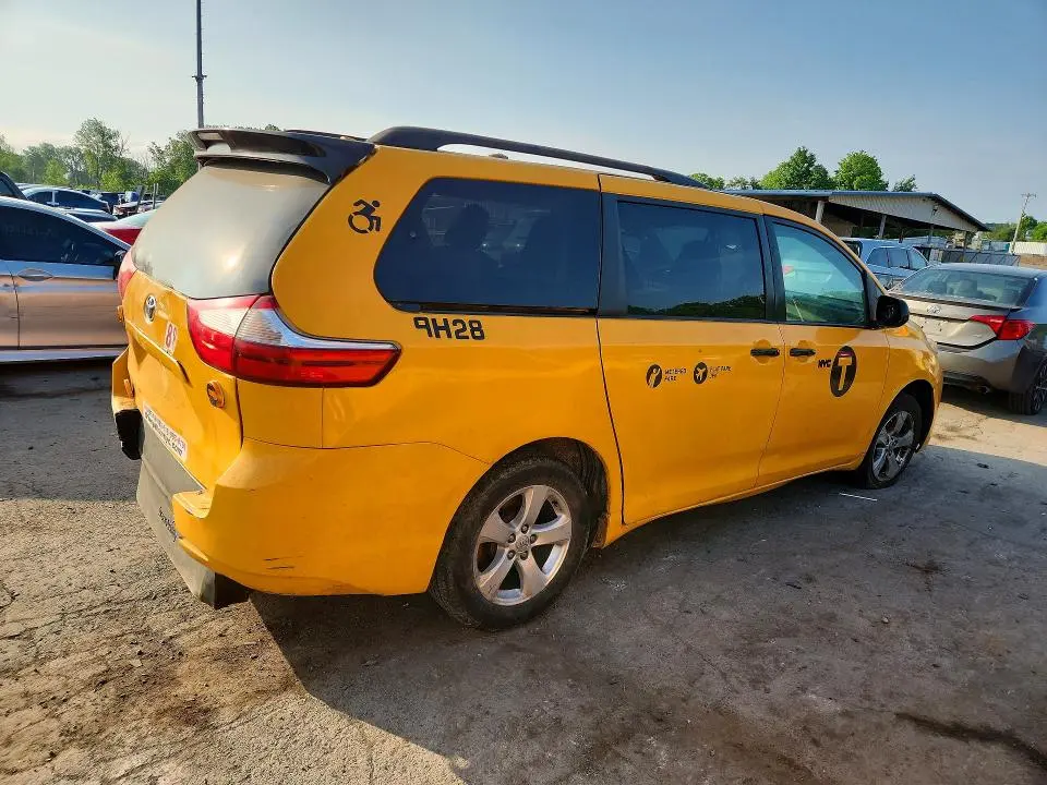 2017 TOYOTA SIENNA LE MOBILITY  