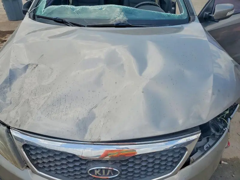 2013 KIA SORENTO LX  