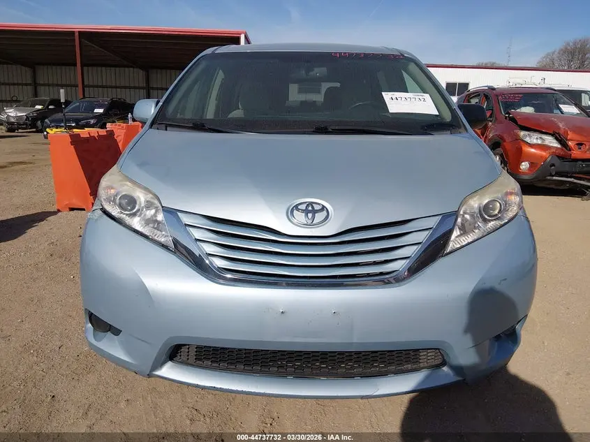 2015 TOYOTA SIENNA LE 8 PASSENGER