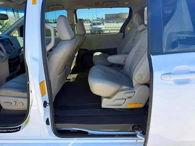 2012 TOYOTA SIENNA LE 8-PASSENGER  