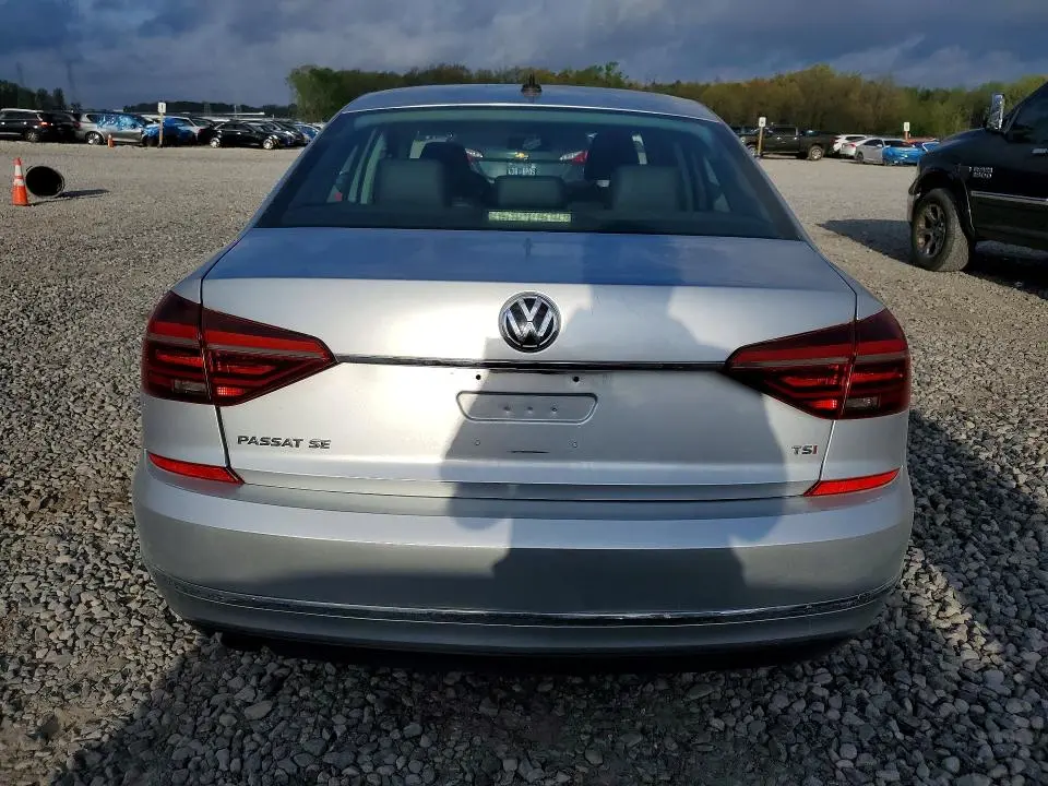 2017 VOLKSWAGEN PASSAT SE  