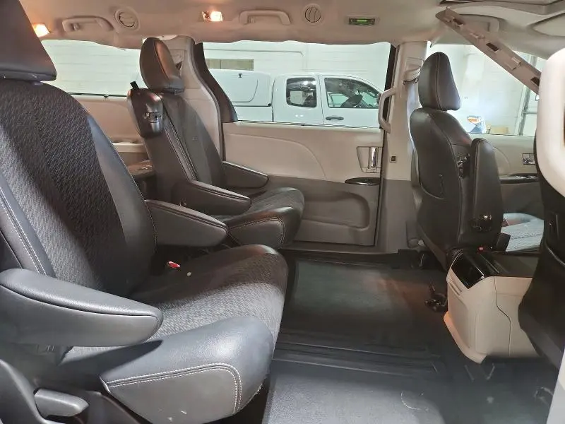 2011 TOYOTA SIENNA SPORT  