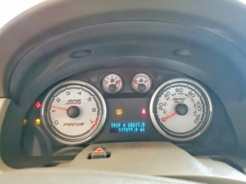 2010 FORD FOCUS SE  