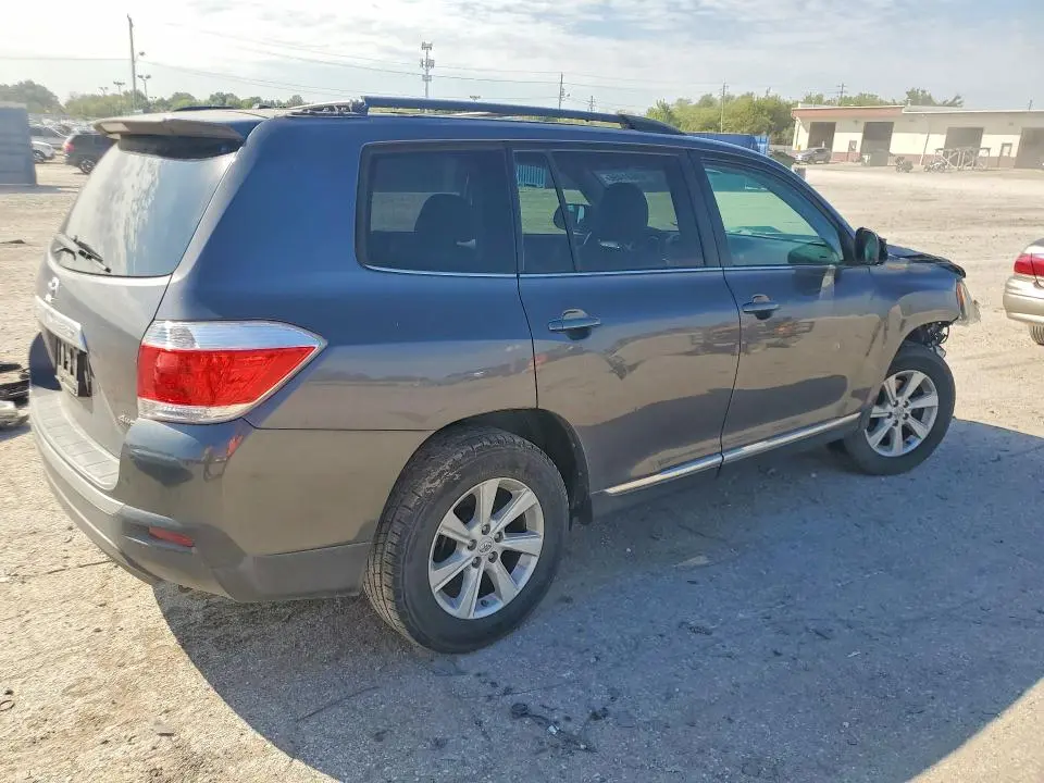 2011 TOYOTA HIGHLANDER SE  