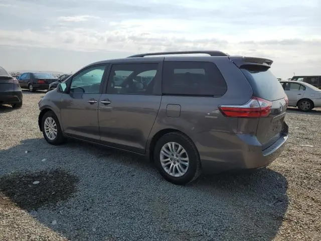 2017 TOYOTA SIENNA XLE  