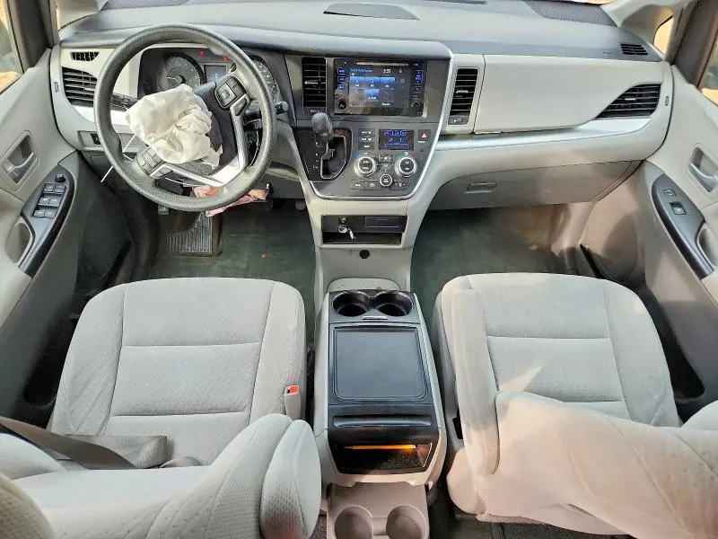 2016 TOYOTA SIENNA LE  