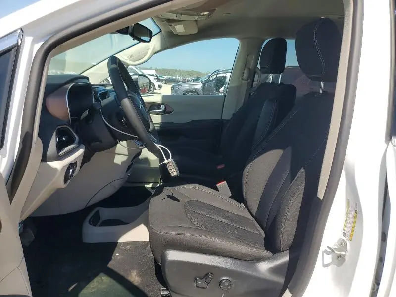 2024 CHRYSLER VOYAGER LX  