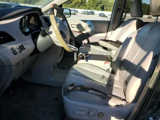 2013 TOYOTA SIENNA XLE  