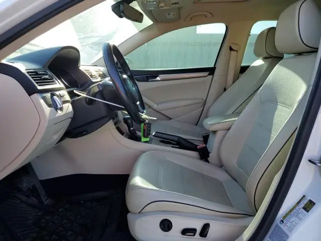 2016 VOLKSWAGEN PASSAT SE