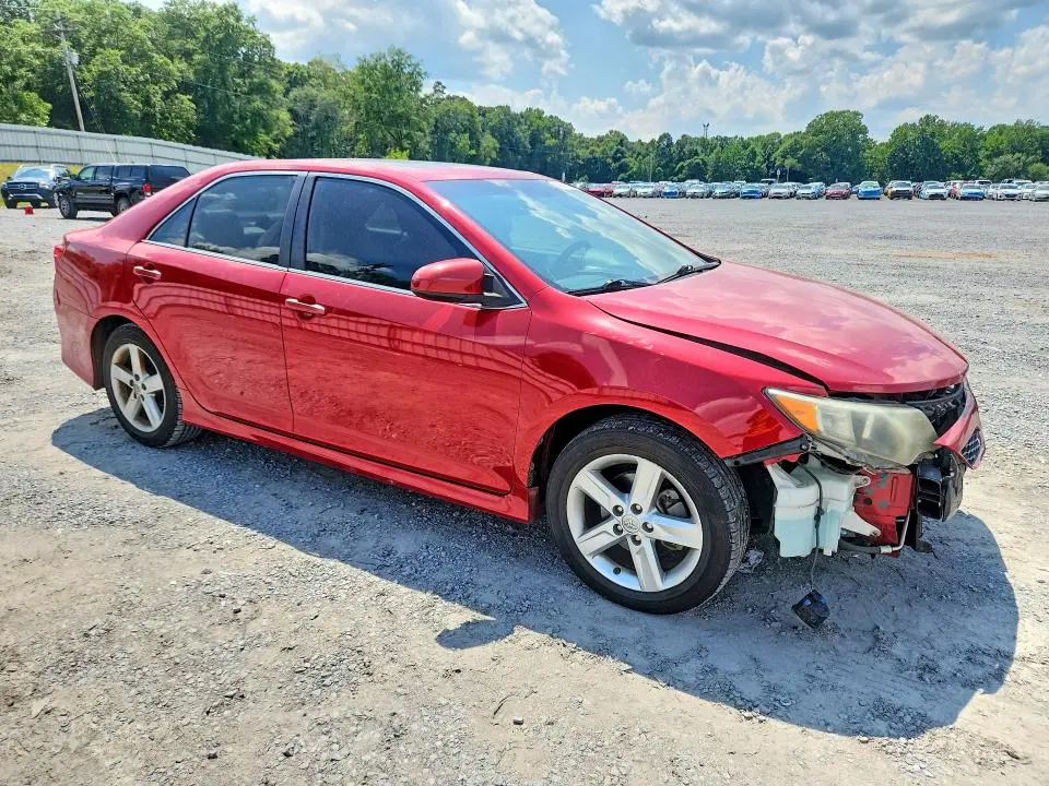 2014 TOYOTA CAMRY SE  