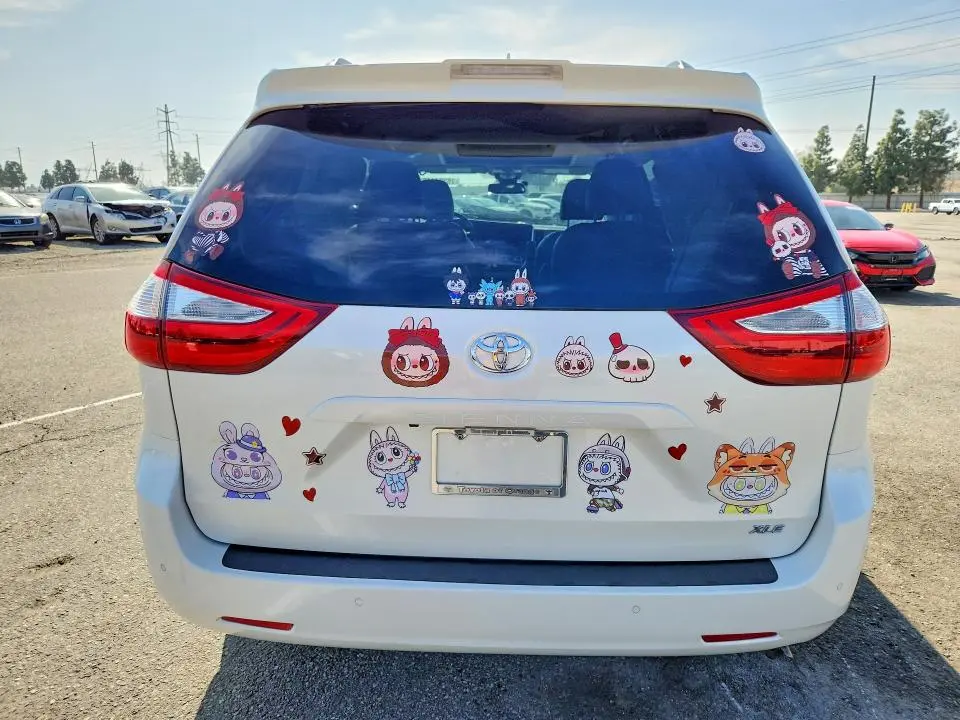 2018 TOYOTA SIENNA XLE 8-PASSENGER  