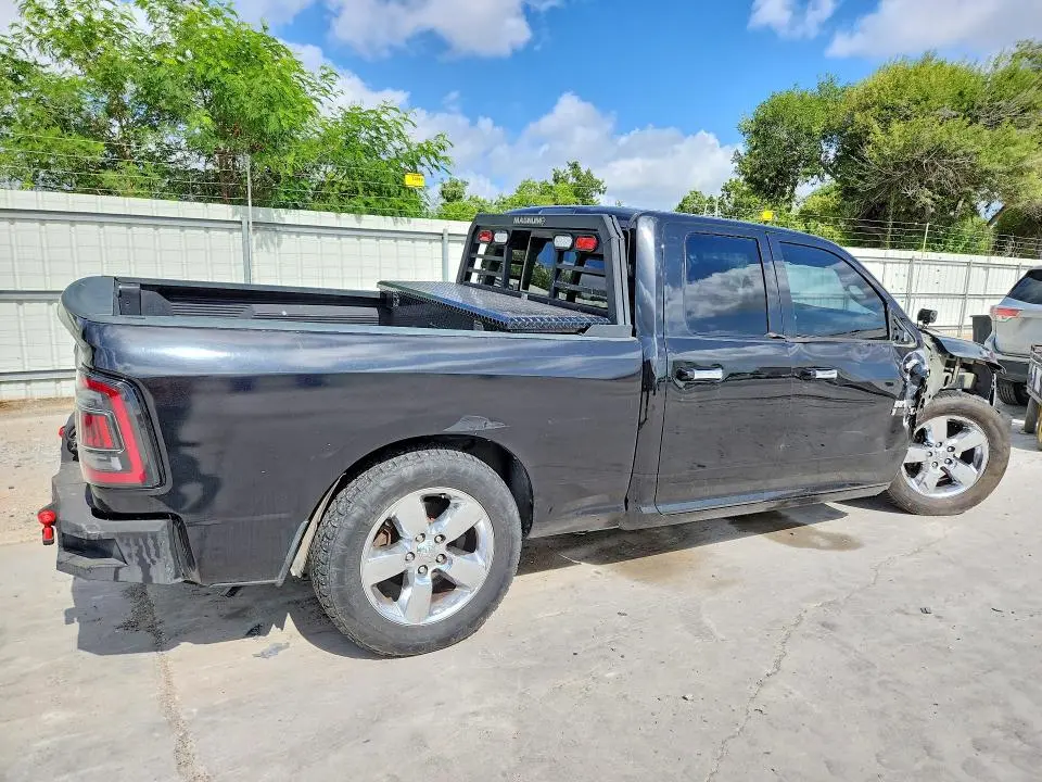 2016 RAM 1500 SLT  