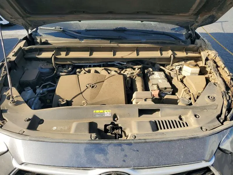 2021 TOYOTA HIGHLANDER LE  