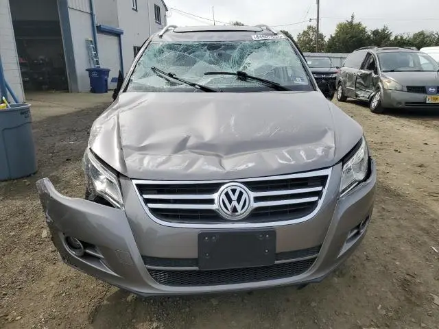 2011 VOLKSWAGEN TIGUAN S  