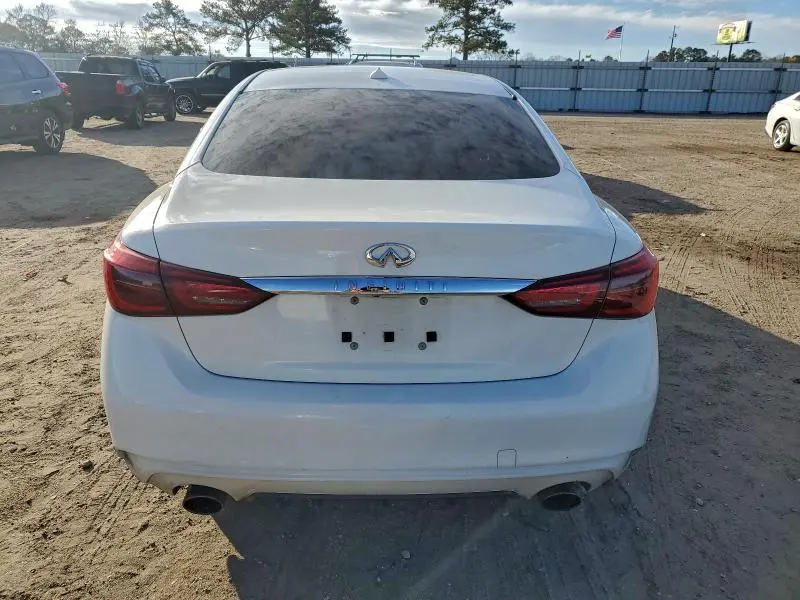 2018 INFINITI Q50 LUXE  