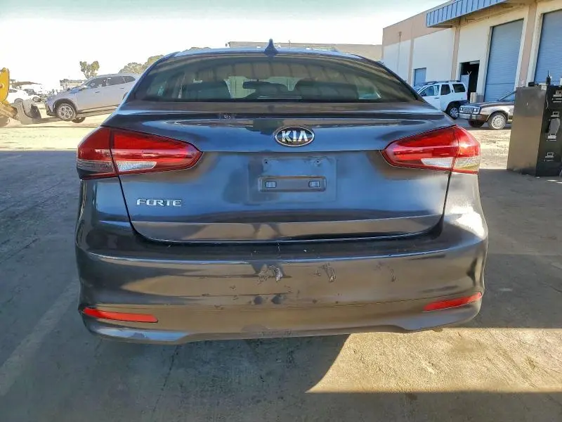 2017 KIA FORTE LX  