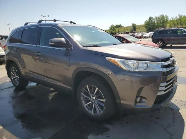 2019 TOYOTA HIGHLANDER SE  