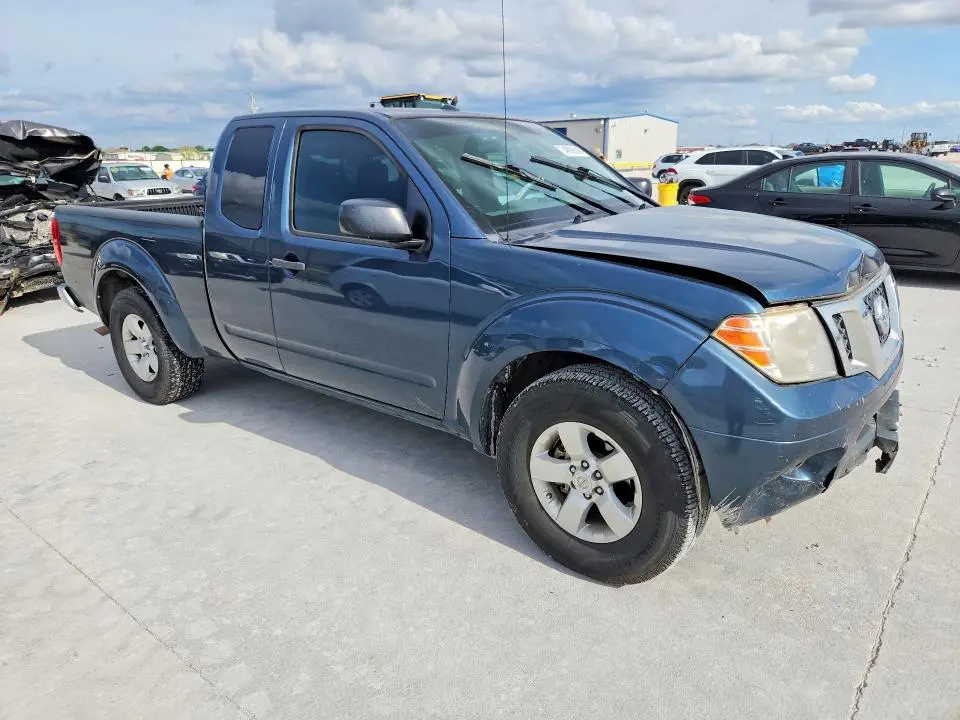 2013 NISSAN FRONTIER S  