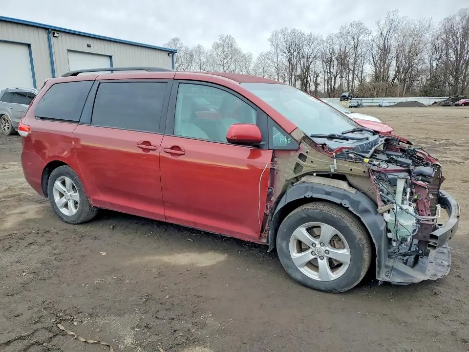 2012 TOYOTA SIENNA LE 8-PASSENGER  