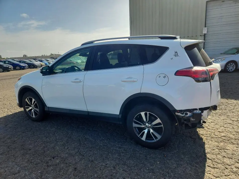 2017 TOYOTA RAV4 XLE  